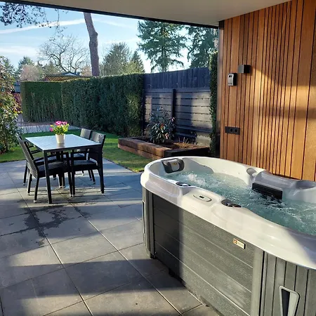 Сasa de vacaciones Comfort 02 Met Jacuzzi Putten